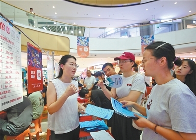 从校园到职场 就业服务不断线（高校毕业生就业服务在行动）