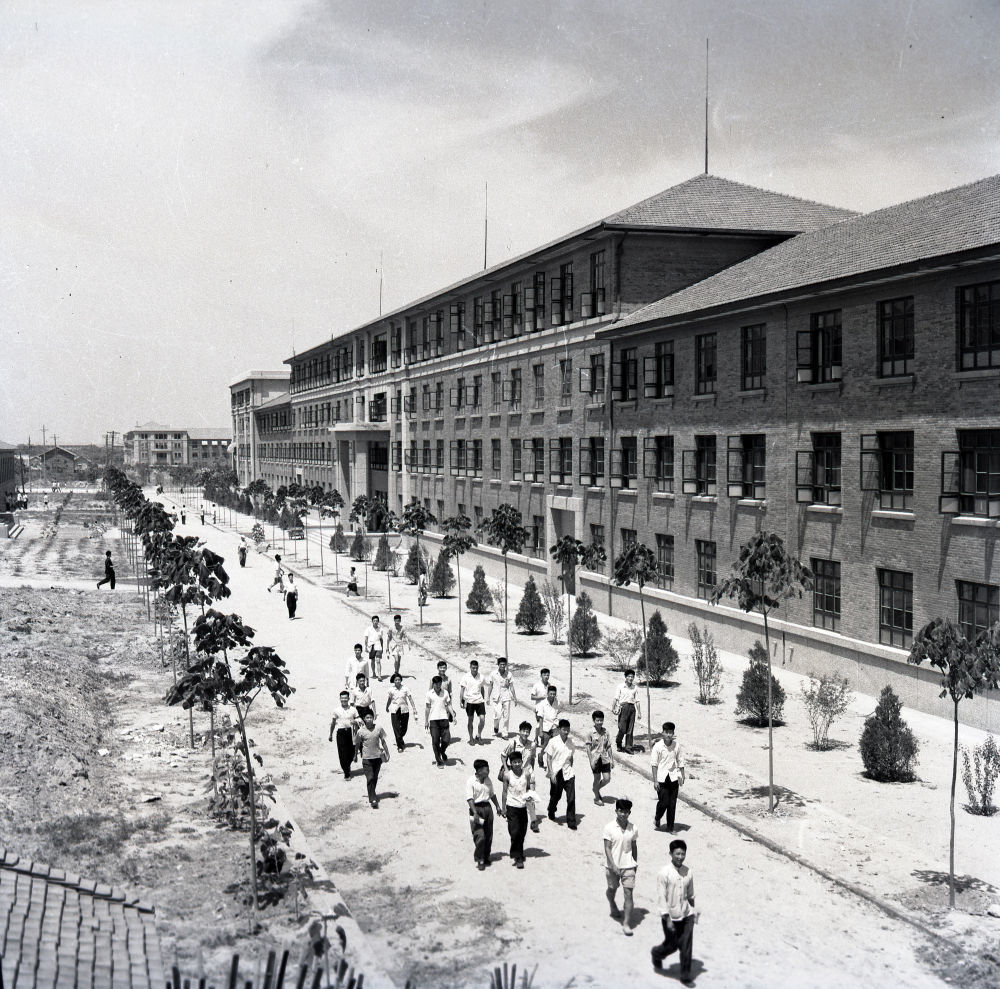 1959年拍摄的西迁后的交通大学校园一景（资料照片）。新华社发