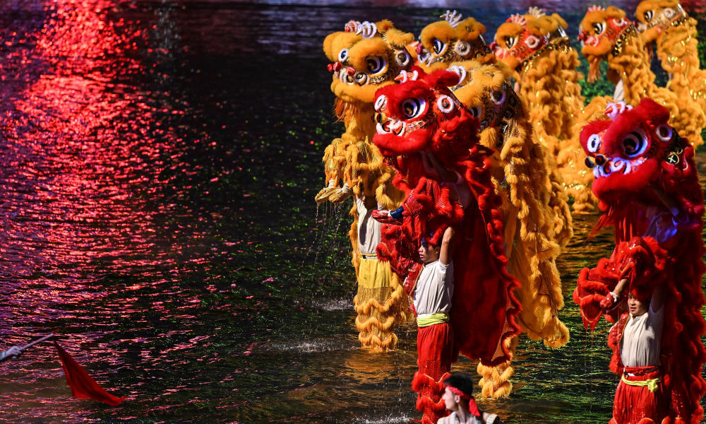 11月9日，演员在开幕式现场表演。新华社记者 邓华 摄