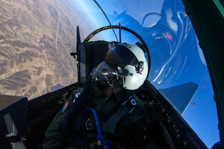 ↑空军航空兵某旅开展空中实战化训练（2025年1月2日摄）。 新华社发（谭巳成 摄）