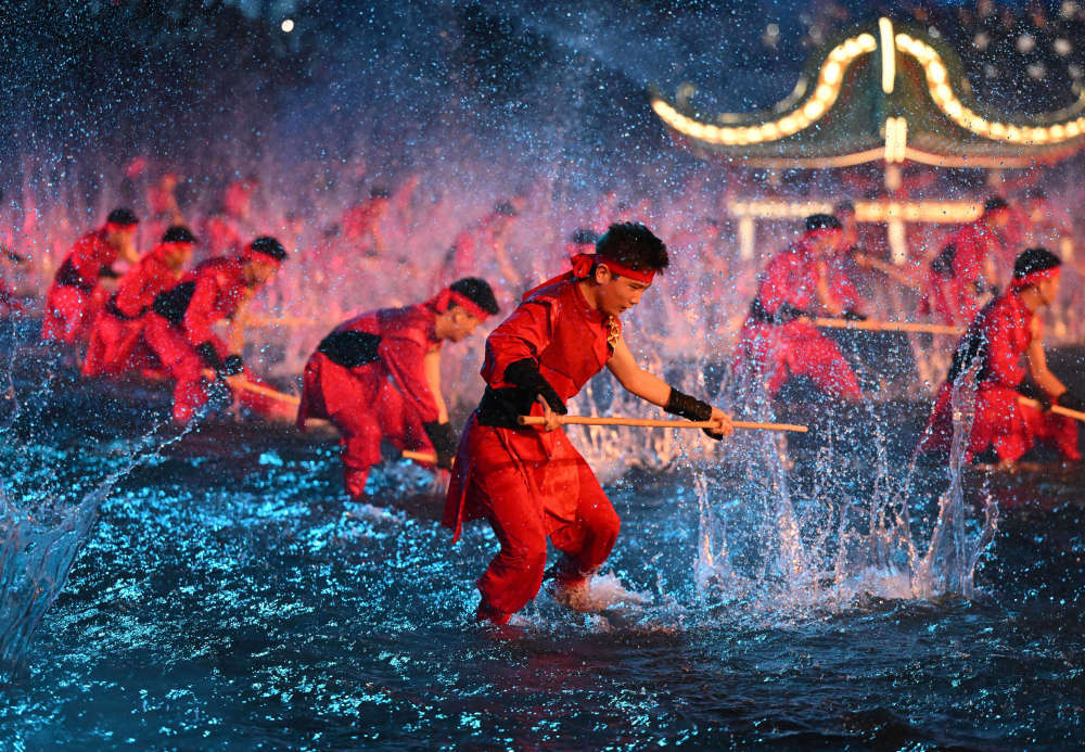 11月9日，演员在开幕式现场表演。新华社记者 肖艺九 摄