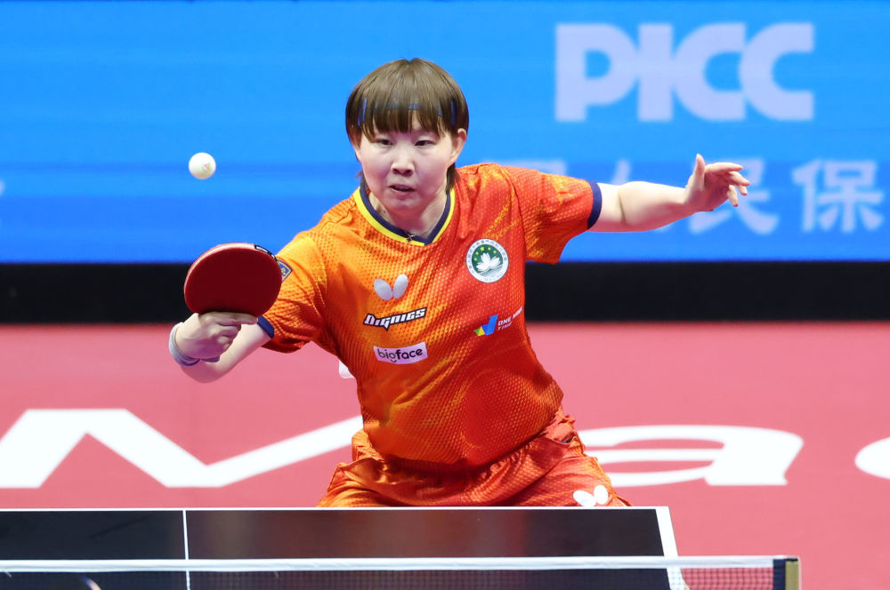11月15日，澳门队选手朱雨玲在比赛中回球。新华社记者 刘续 摄