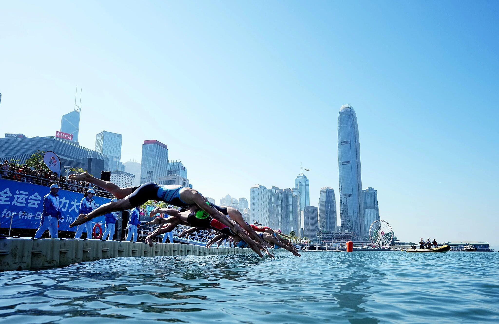 △16日，全运会铁人三项混合接力比赛。