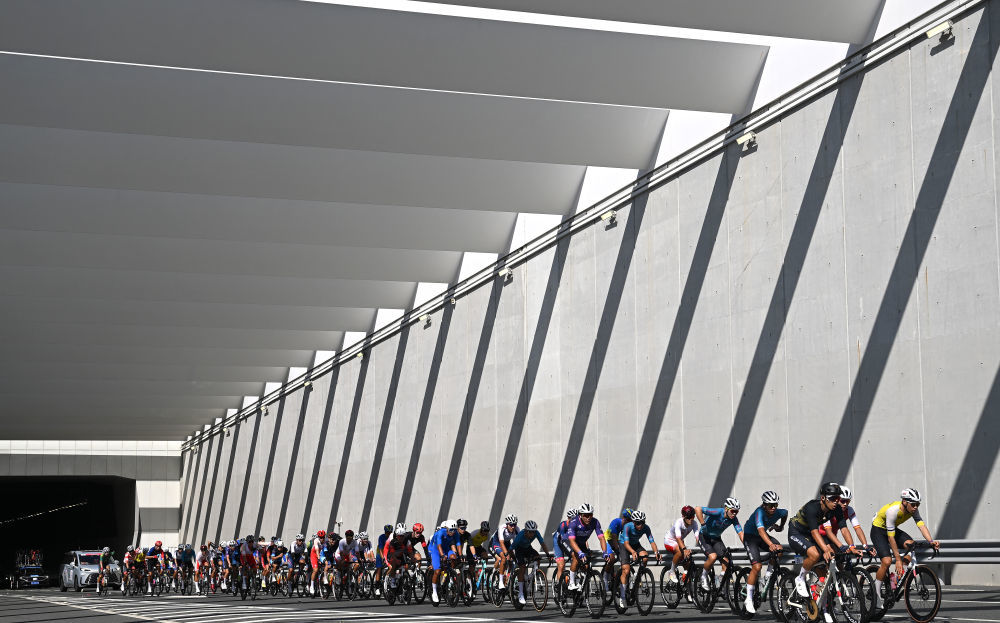 11月8日,参赛选手在比赛中。新华社记者 连振 摄