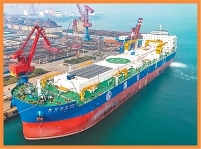 智慧渔业养殖工船“国信1号2—2”。张进刚摄(人民视觉)