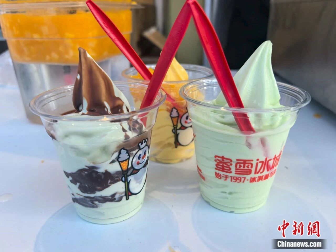 蜜雪冰城冰淇淋产品。 黄珂岚 摄