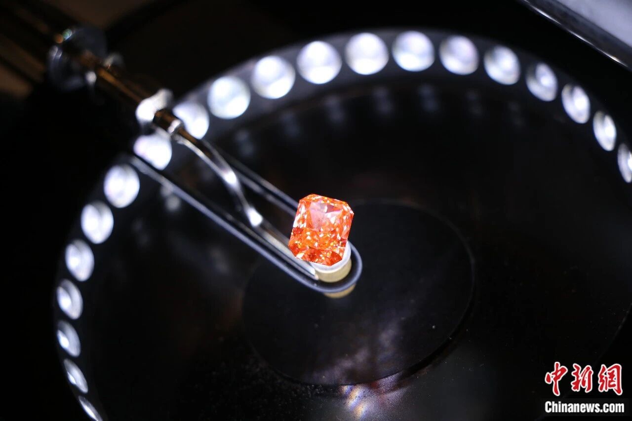 河南企业生产的培育钻石。 李海珠 摄