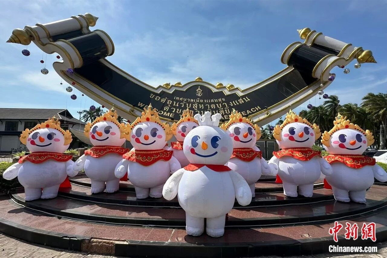 蜜雪冰城IP“雪王”融入泰国特色。 蜜雪集团供图