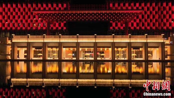 雄安商务服务中心夜景。中新社记者 韩冰 摄