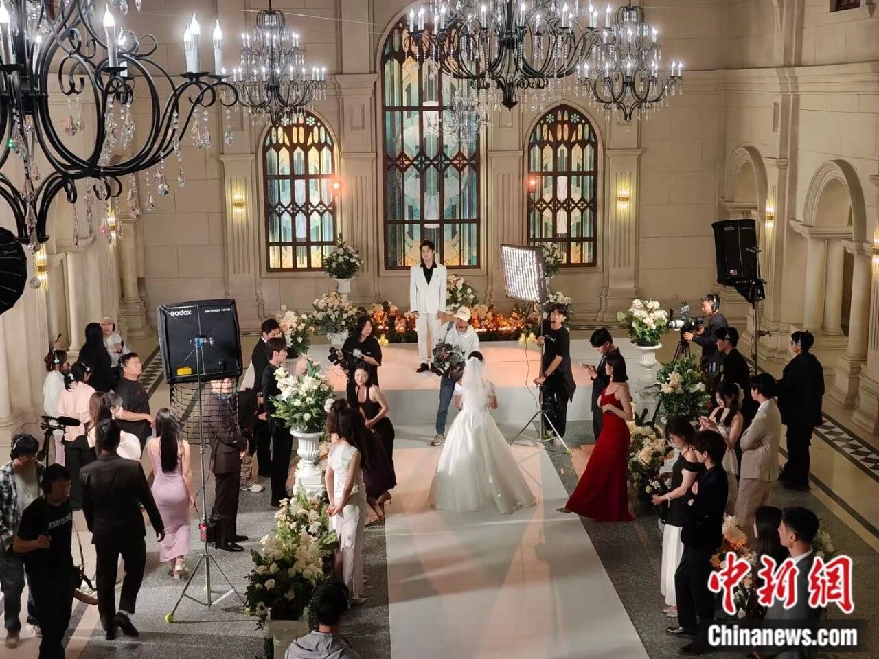 河南郑州一处微短剧拍摄现场。 大志影视基地供图