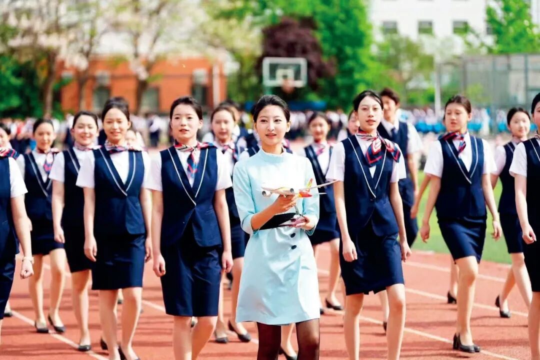 校运动会，空乘专业方阵入场。摄影/李亮