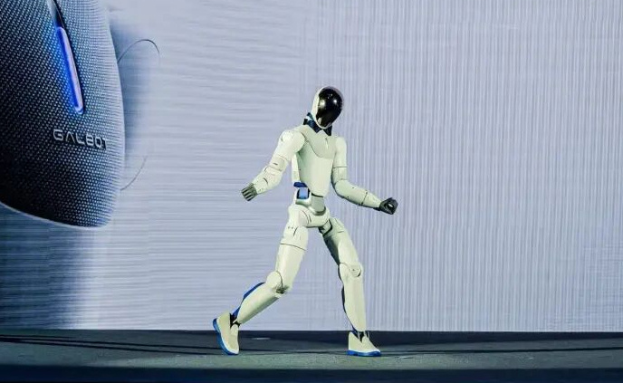 银河通用发布双足人形机器人新品Galbot ET1。