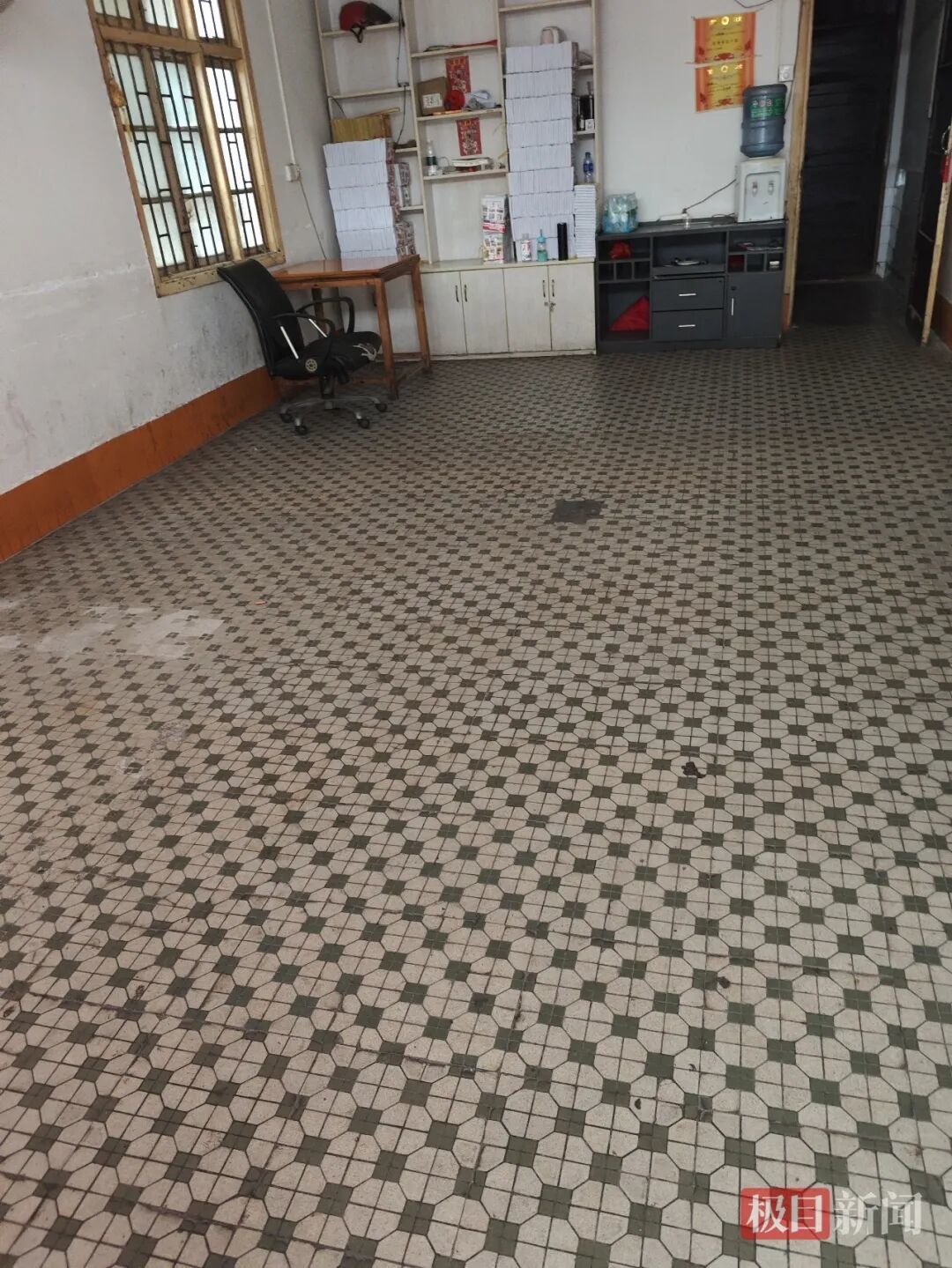 “扶老人遭索赔”事件屋内牌桌已拖走，房东称店主可能会转让