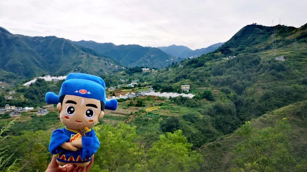 ▲雷波县2020年退出贫困县序列，但教育资源依旧相对匮乏。（图源：网络）