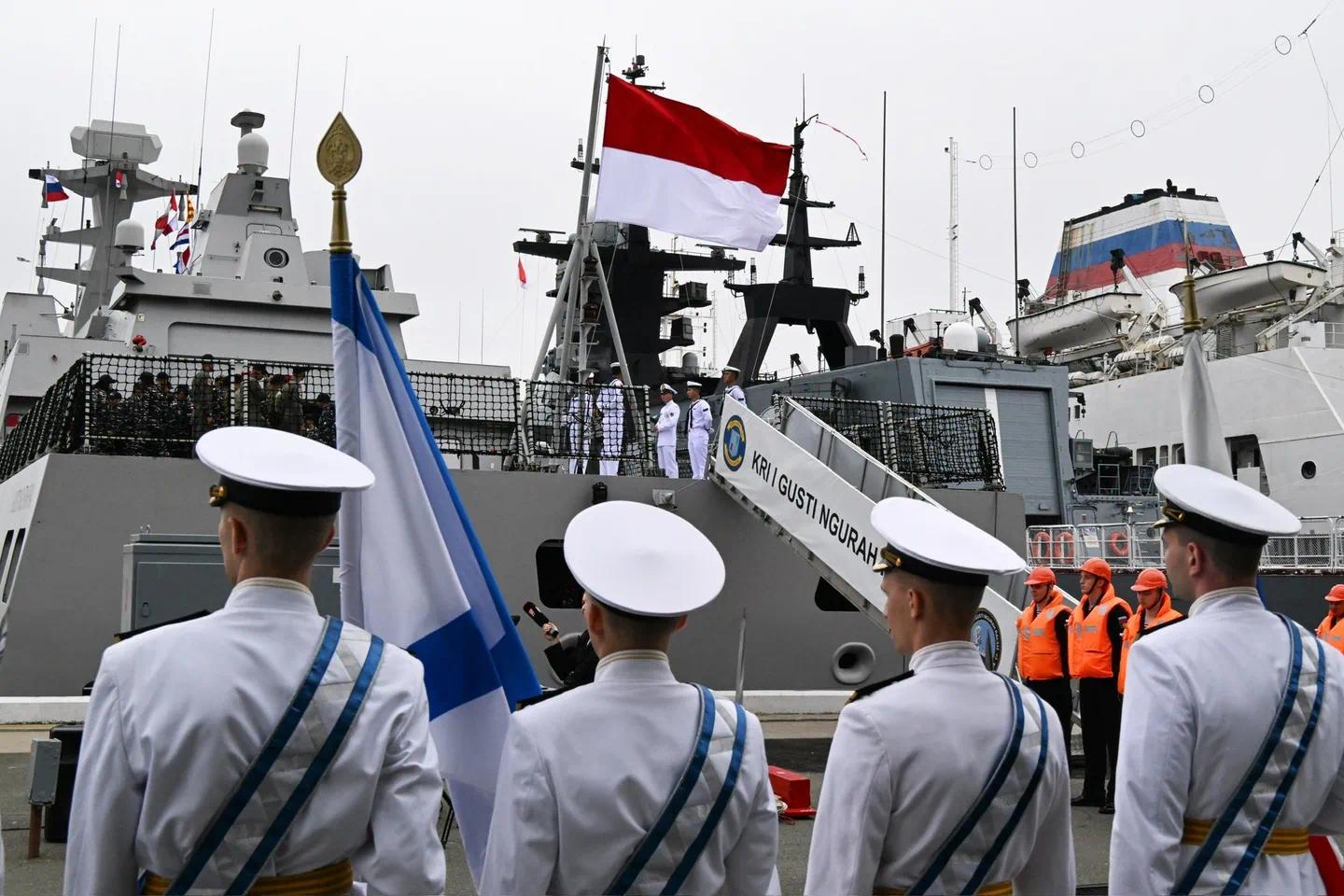 7月24日，KRI I Gusti Ngurah Rai-332参加ORRUDA 2026俄印尼海上演习期间抵达符拉迪沃斯托克俄罗斯大使馆