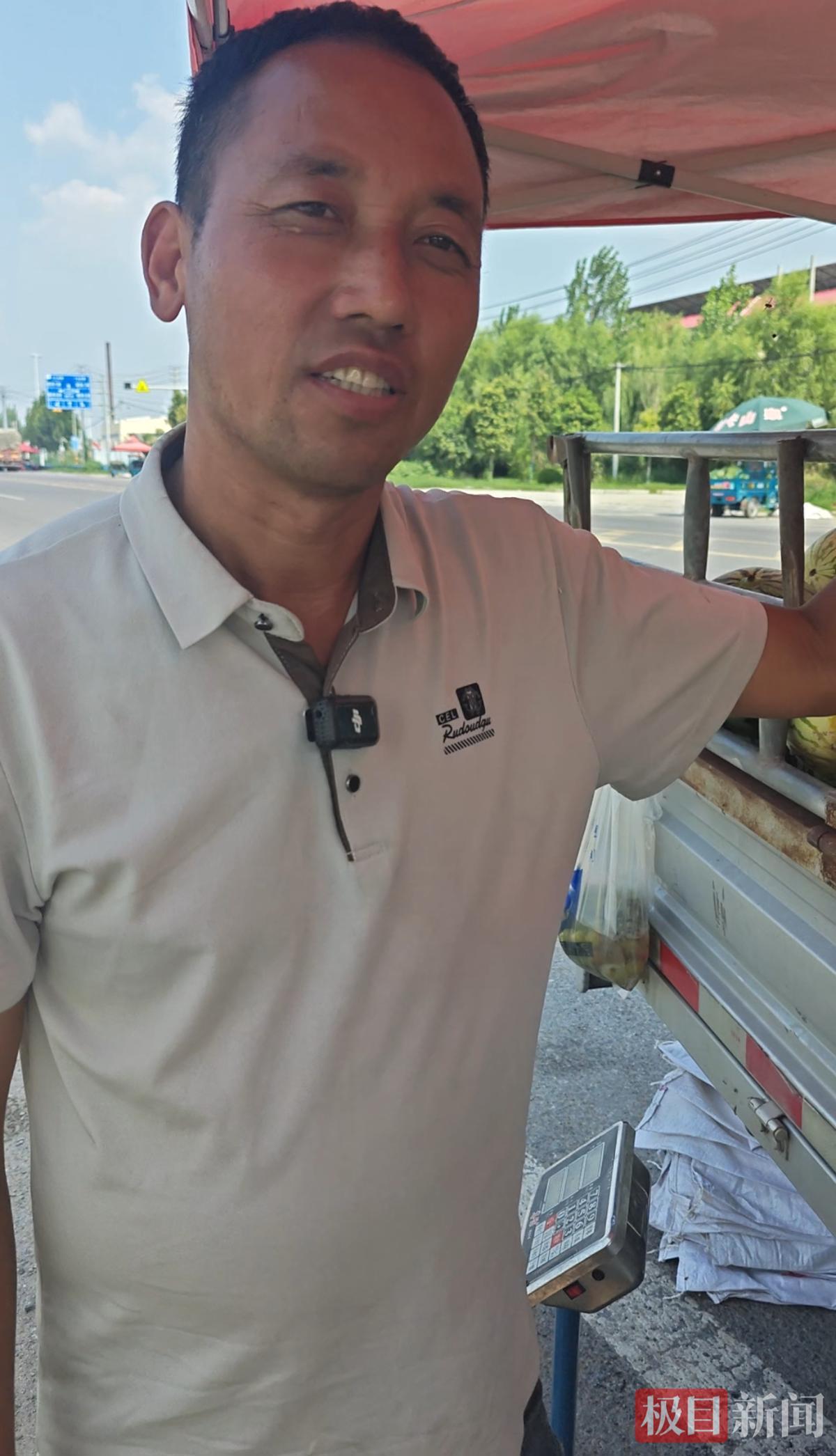 瓜农王松杰（极目新闻记者现场拍摄）