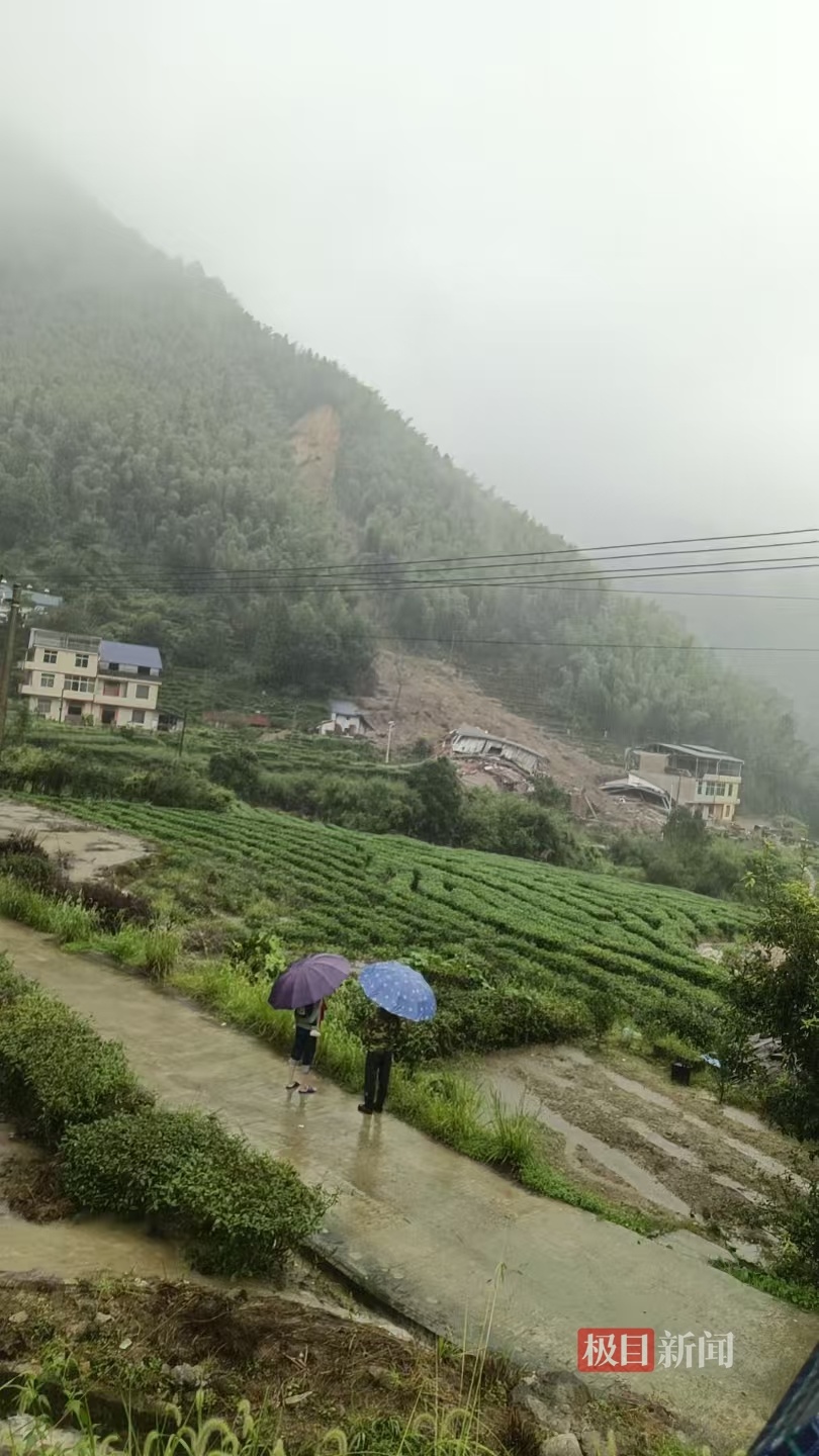 围溪村塌方现场（受访者家属供图）