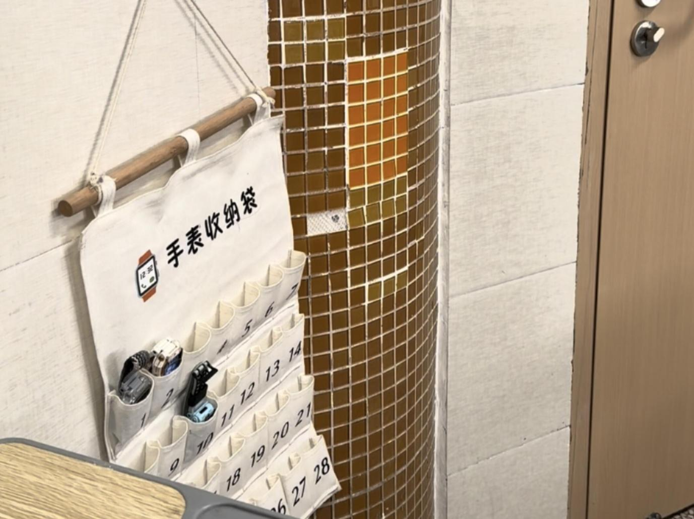 重庆市第二十九中学校手表收纳袋（央广网发 梅霞 摄）